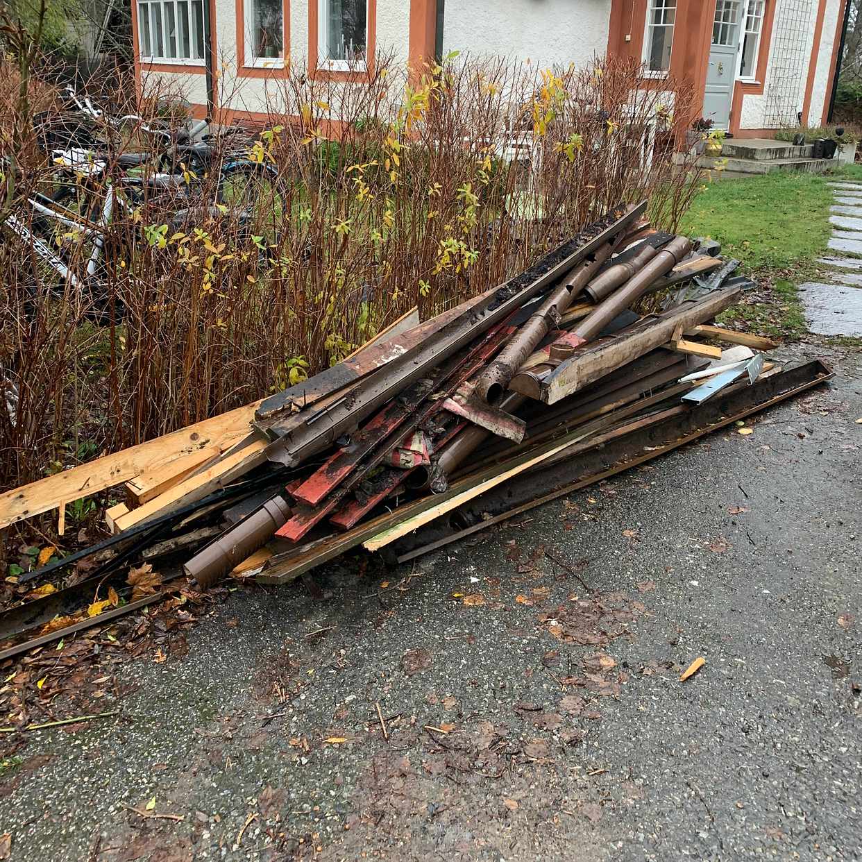 image of Två bodar till tippen - Älvsjö