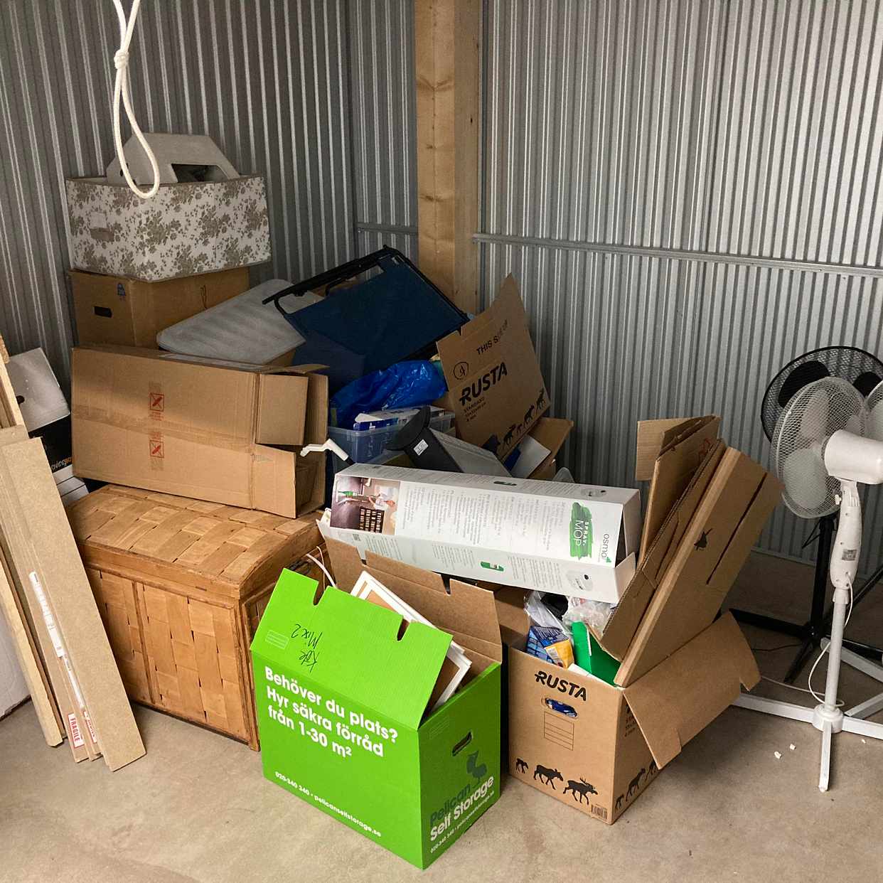 image of Empty storage from trash - Täby