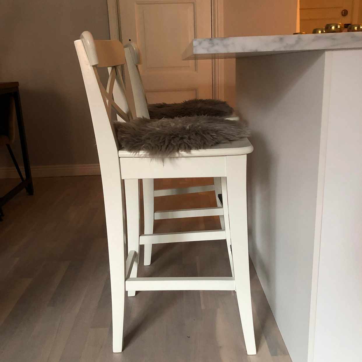 image of Hämta två barstolar - Stockholms Stad
