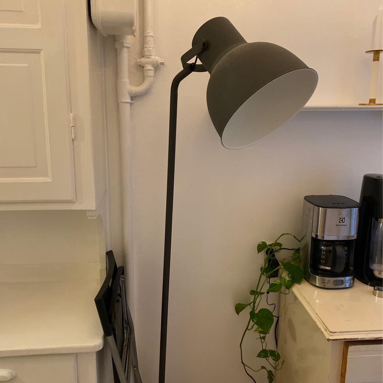 image of Trasig lampa - Stockholm