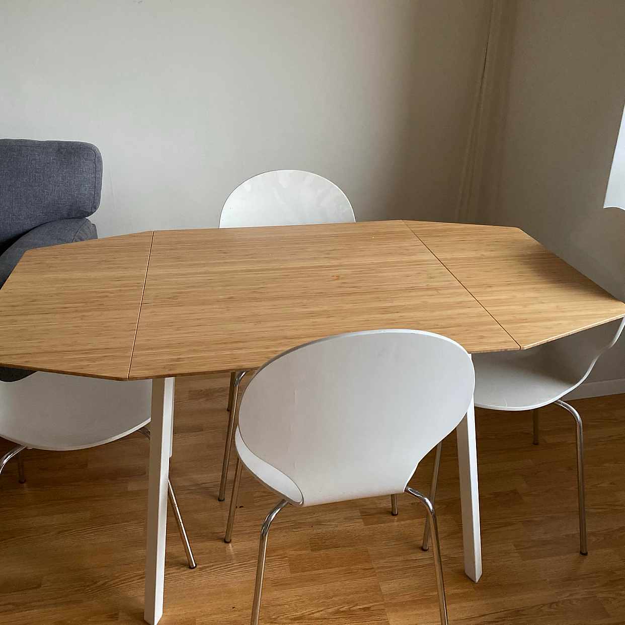 image of Skänker bord och 4 stolar - 