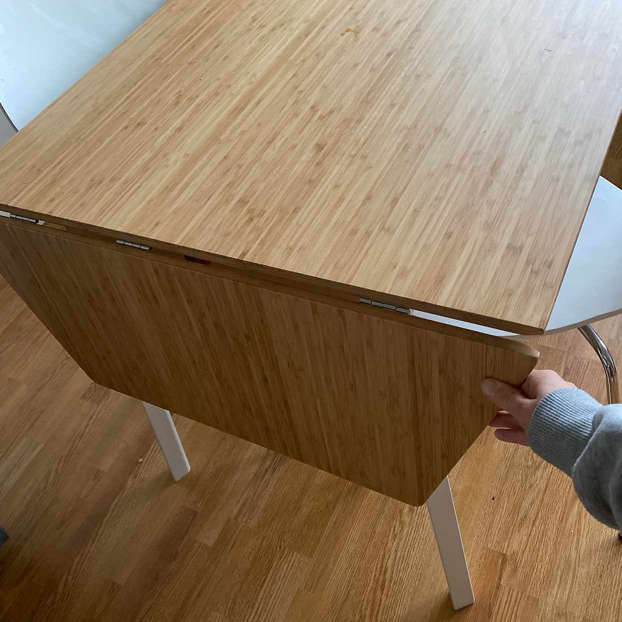 image of Skänker bord och 4 stolar - 