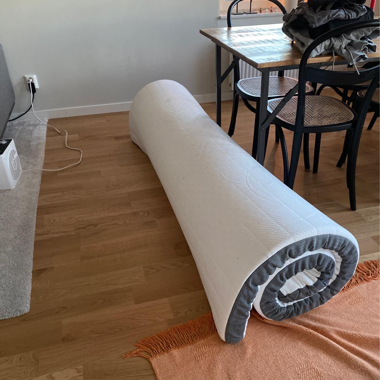 image of Throw out a mattress - Stockholm