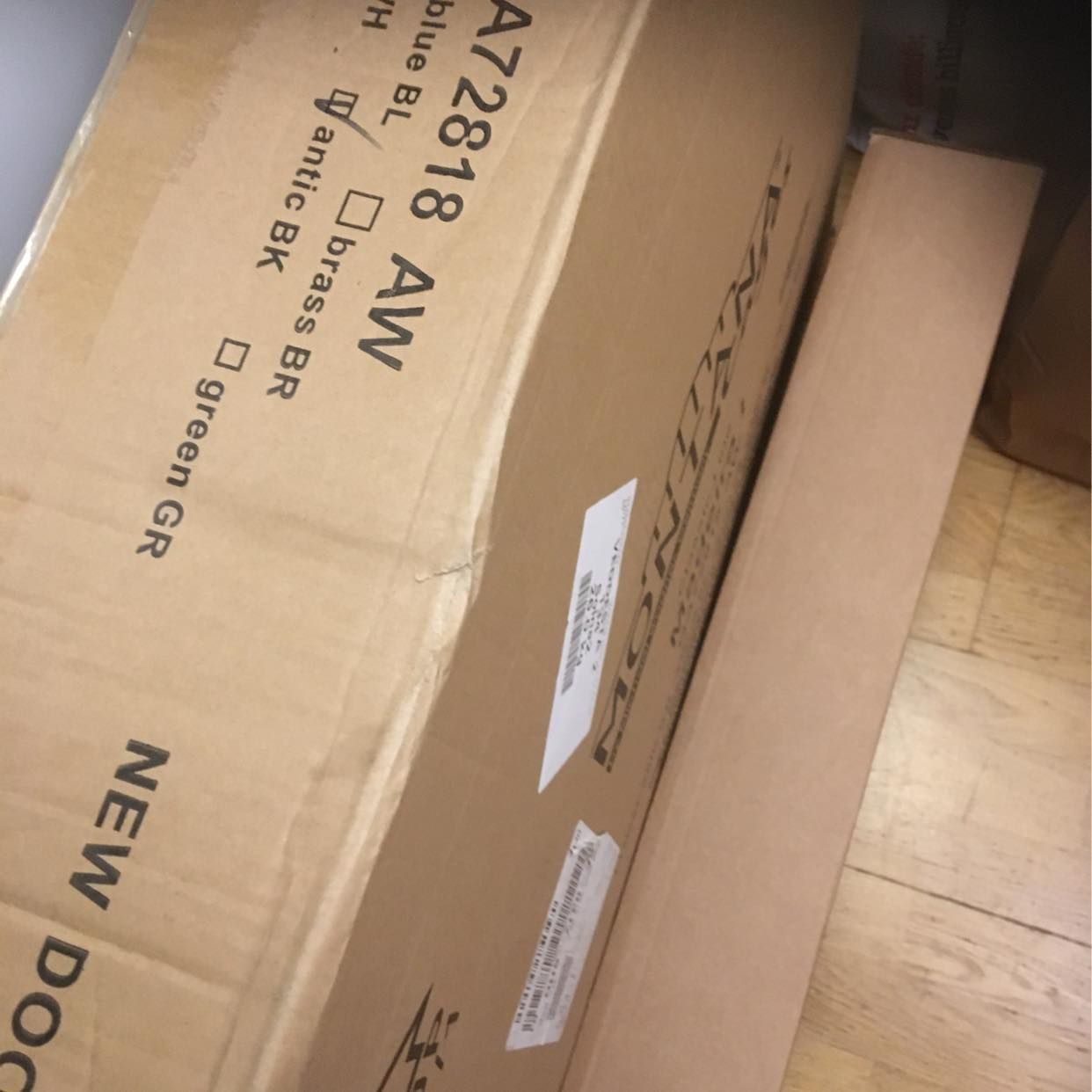 image of Hämta kartonger med varor - 