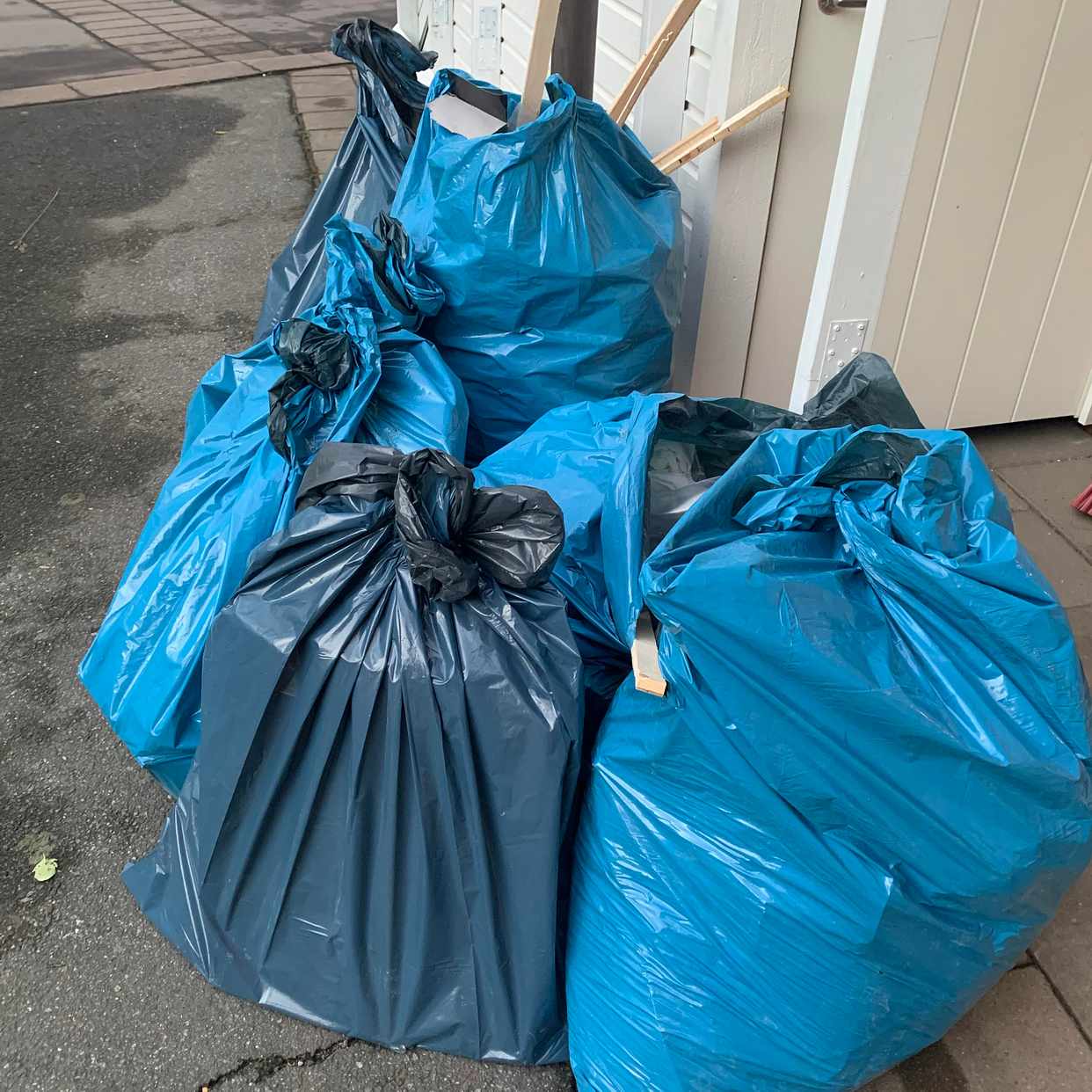 image of 6 säckar, trä, gips, met - Skärholmen
