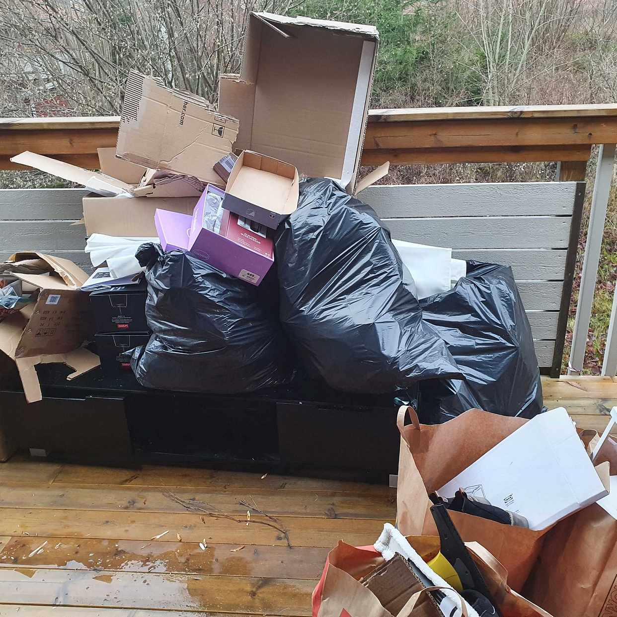 image of Tvbänk samt kartong - Tullinge