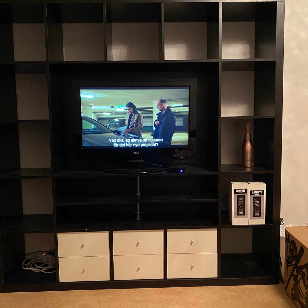 image of Tv-möbel samt kartonger - Södertälje