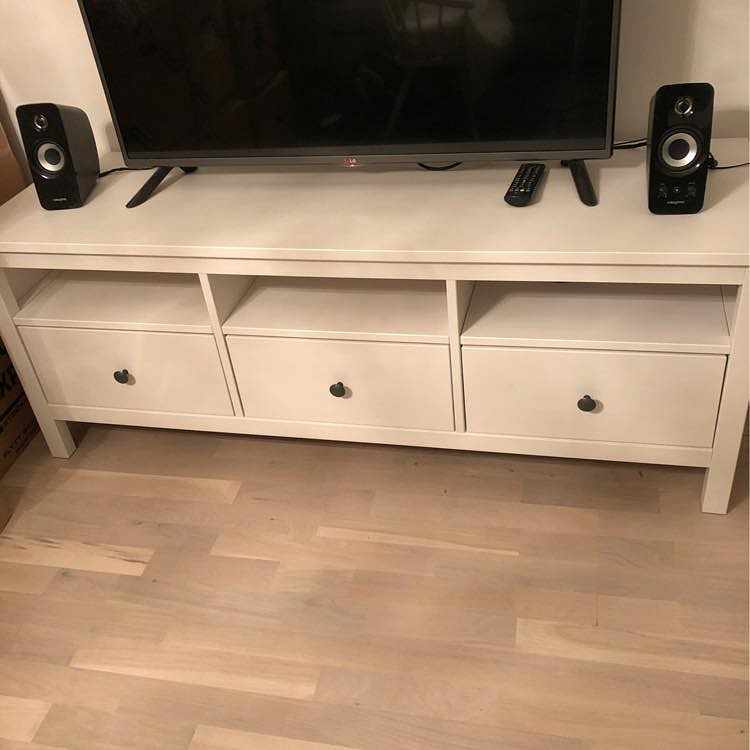 image of Bortskänkes TV-bänk Ikea - Bromma