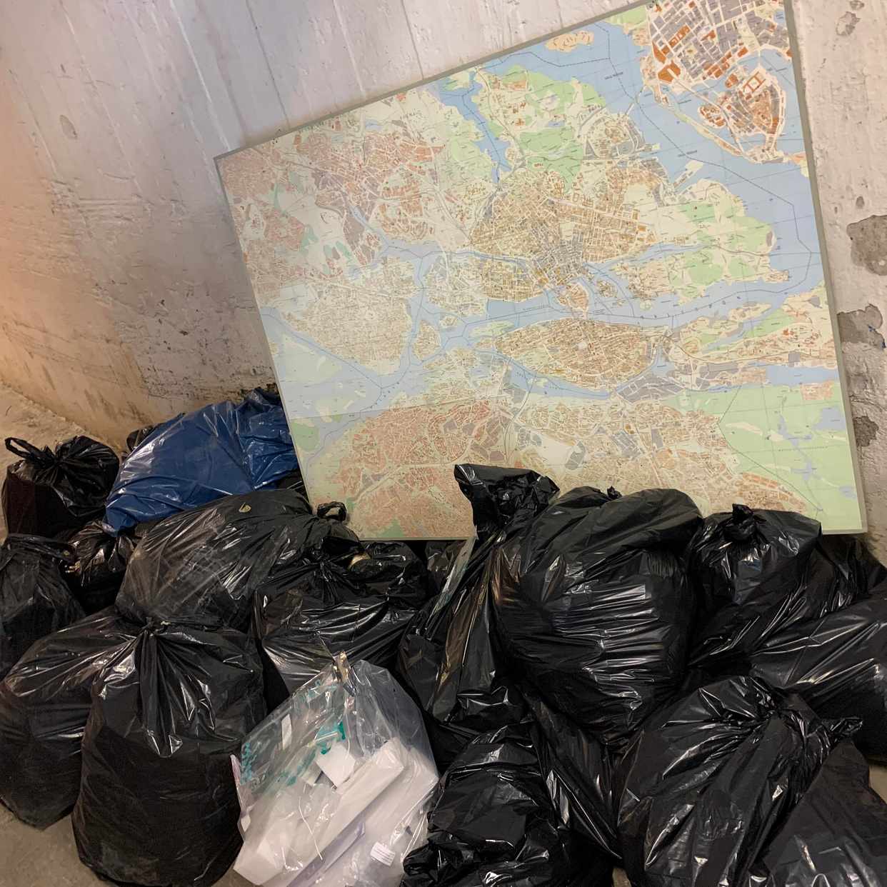 image of Slänga gamla produkter - Stockholm
