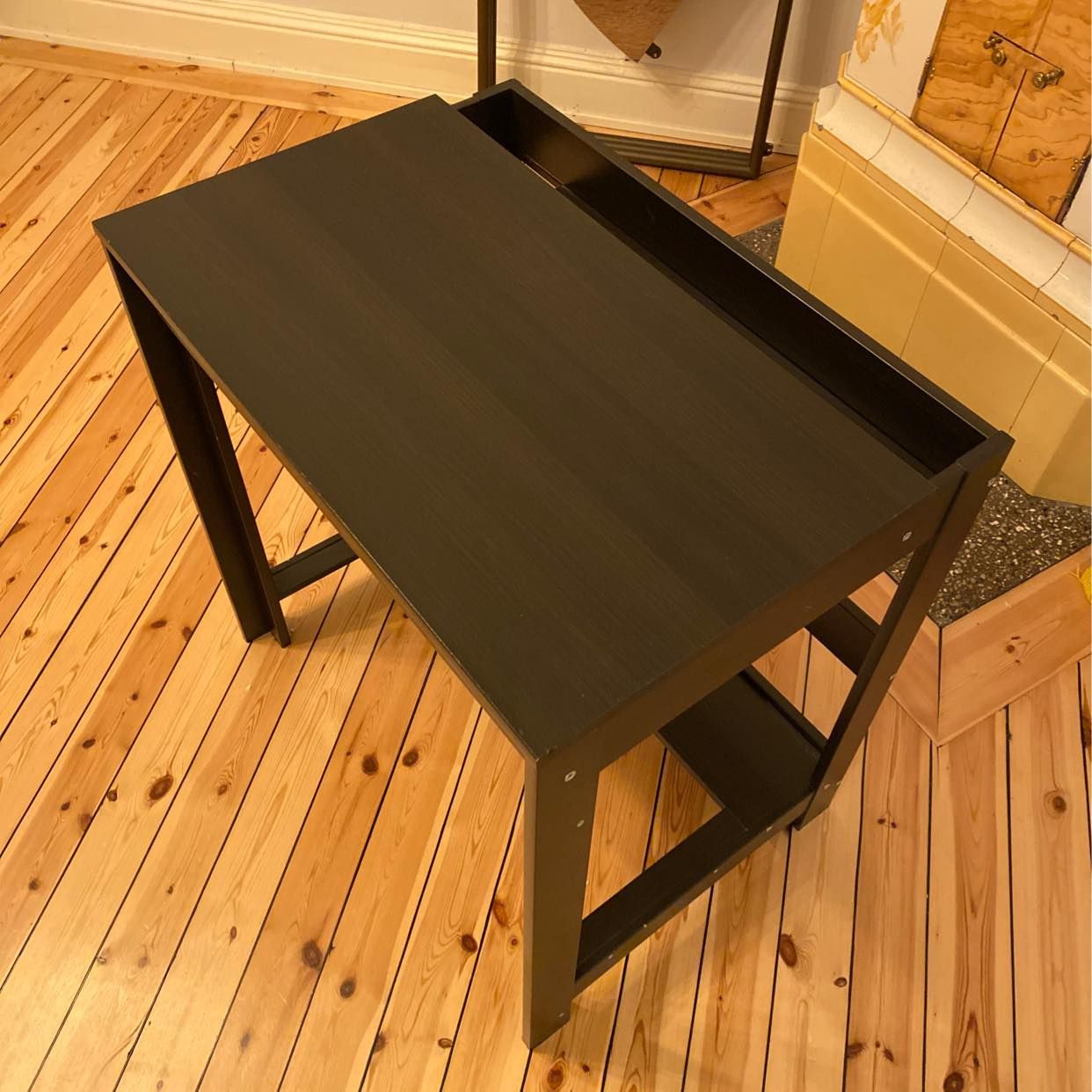 image of Skrivbord - Hämtas idag - Stockholm