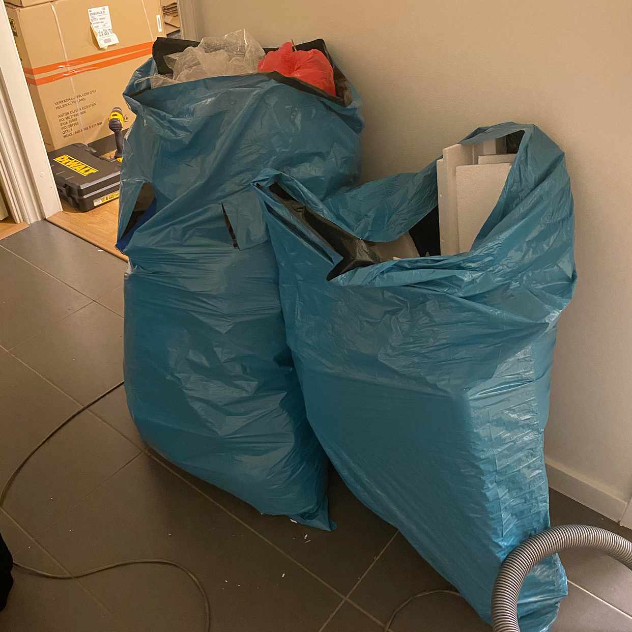 image of Kartonger, blandat avfall - Bromma