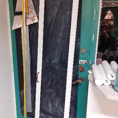 image of Tungt sängskåp - 