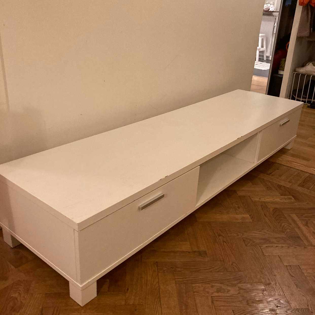 image of Tv bänk bortskänkes - Johanneshov