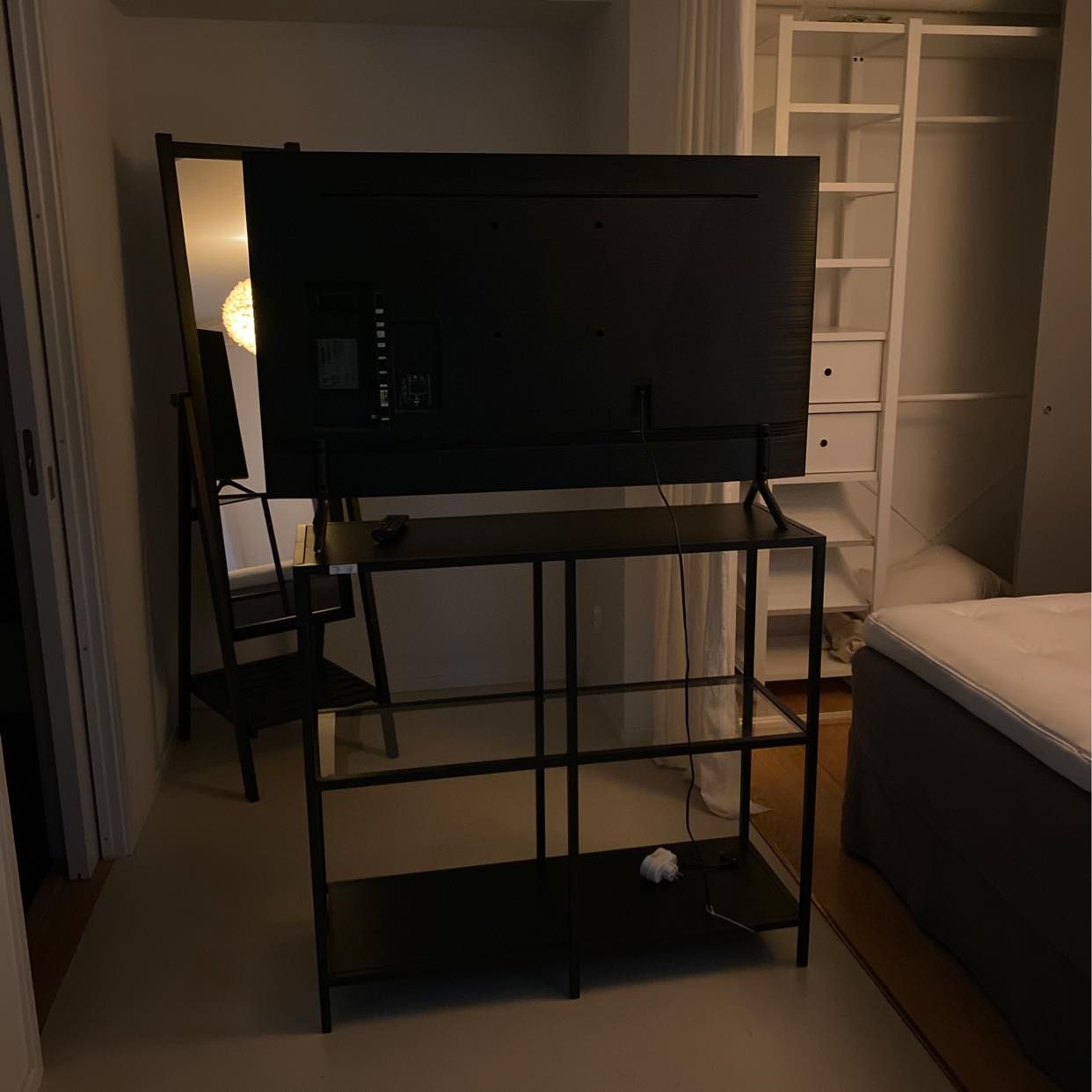 image of Flytta tv och tv-bänk - 