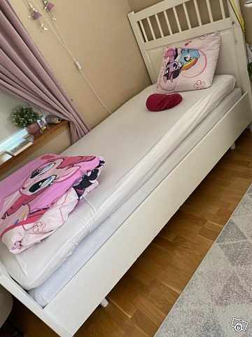 image of IKEA Hemnes säng 90*200 - 