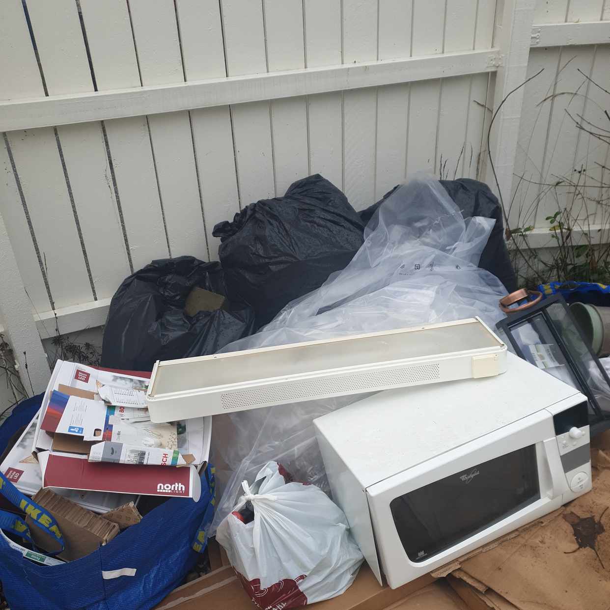 image of Mixed pile in garden - Järfälla