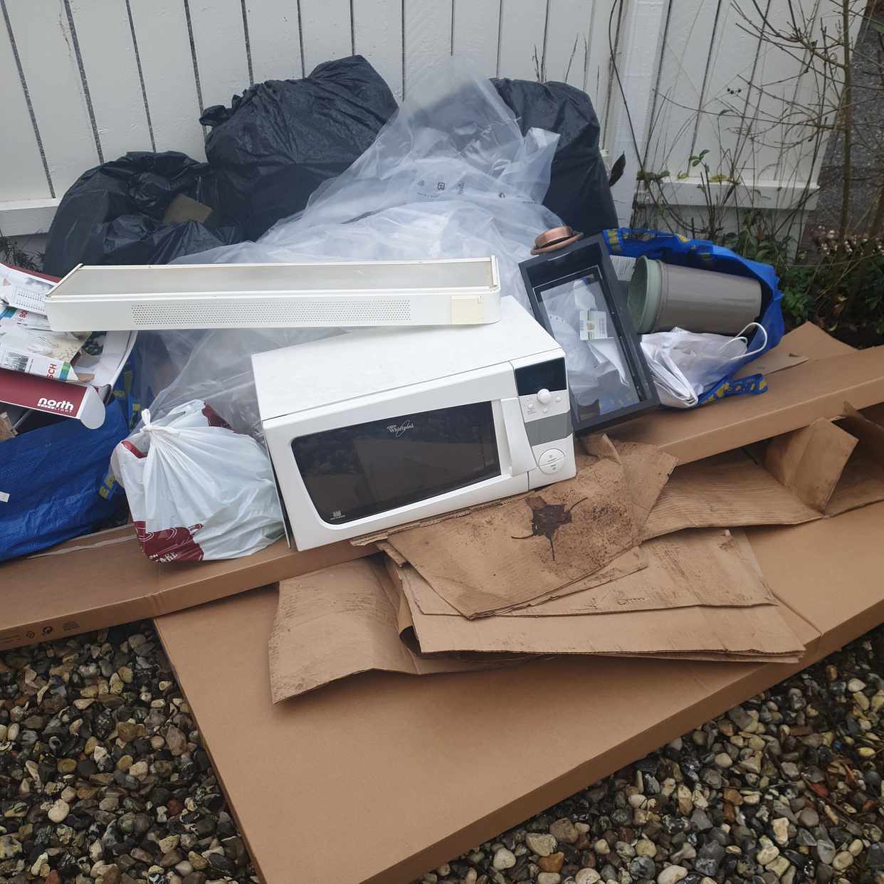image of Mixed pile in garden - Järfälla