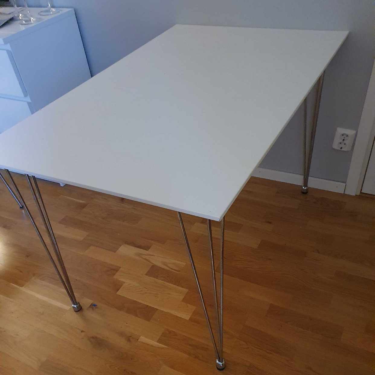 image of Matbord och soffa - Hägersten