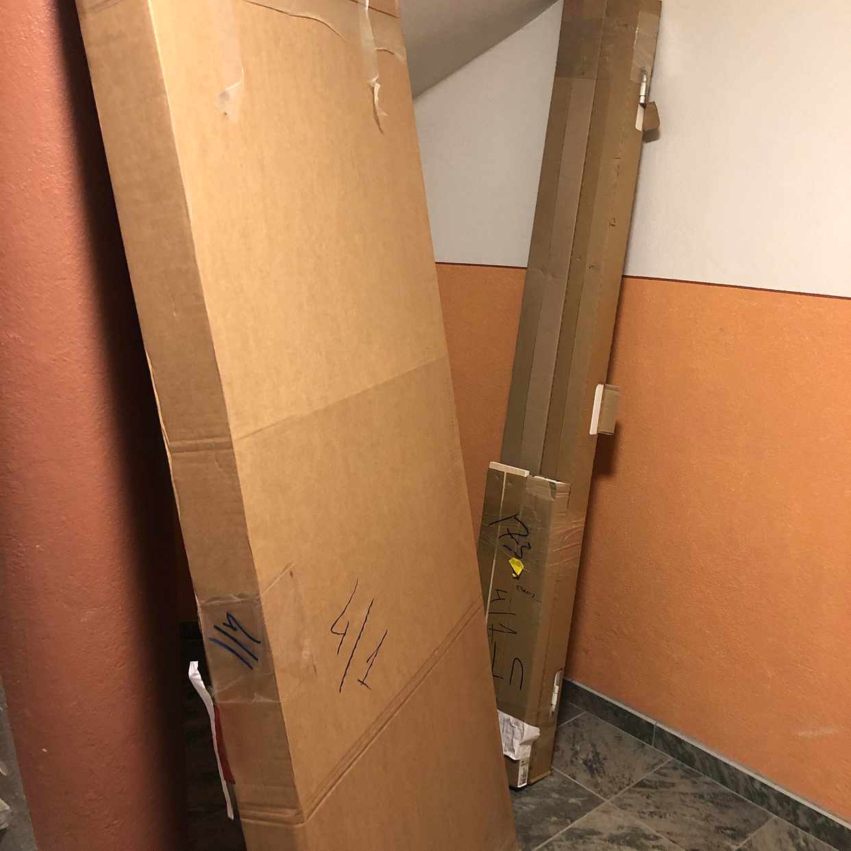 image of Move 2 doors 20 meters - 