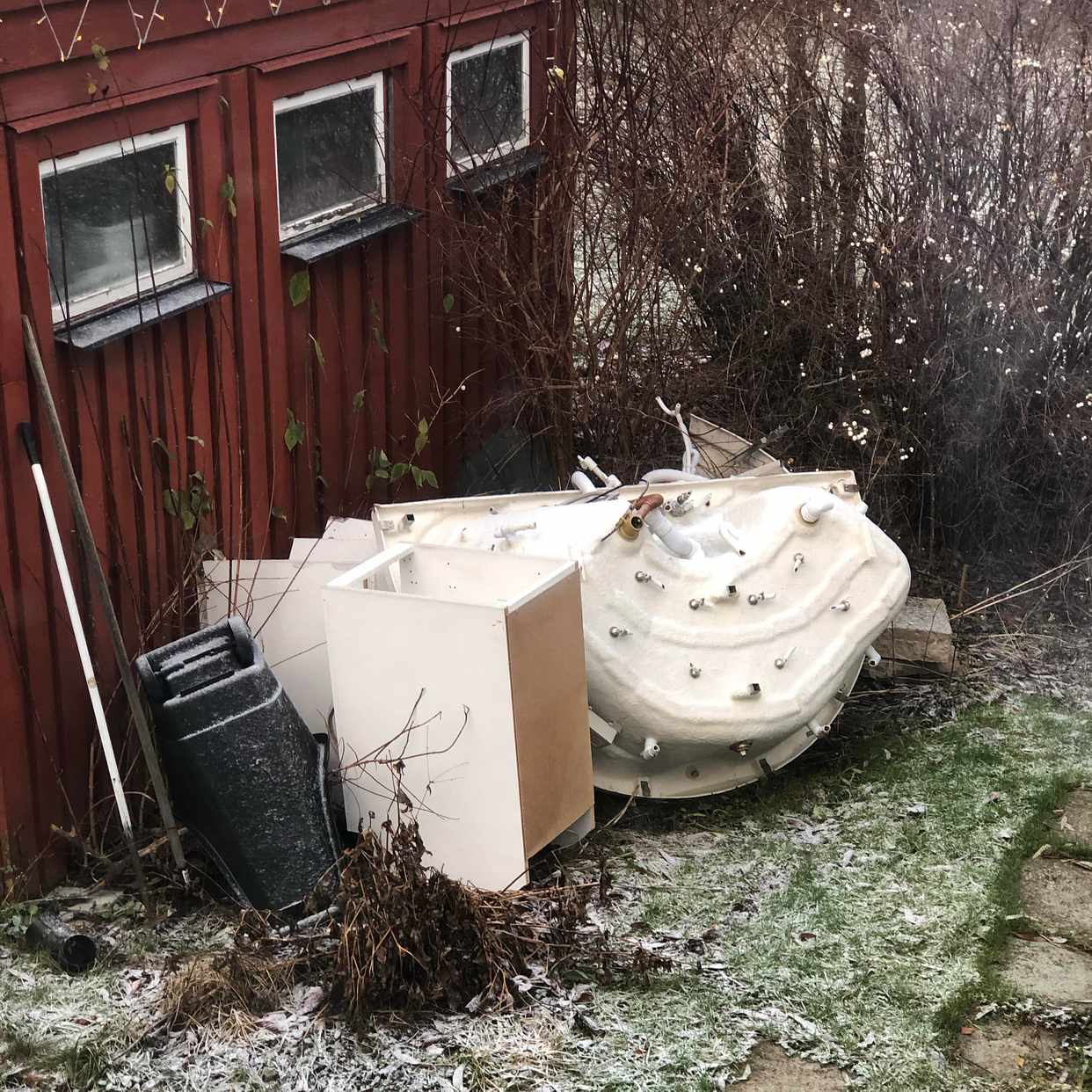 image of Badkar och skåpstommar - Västerhaninge