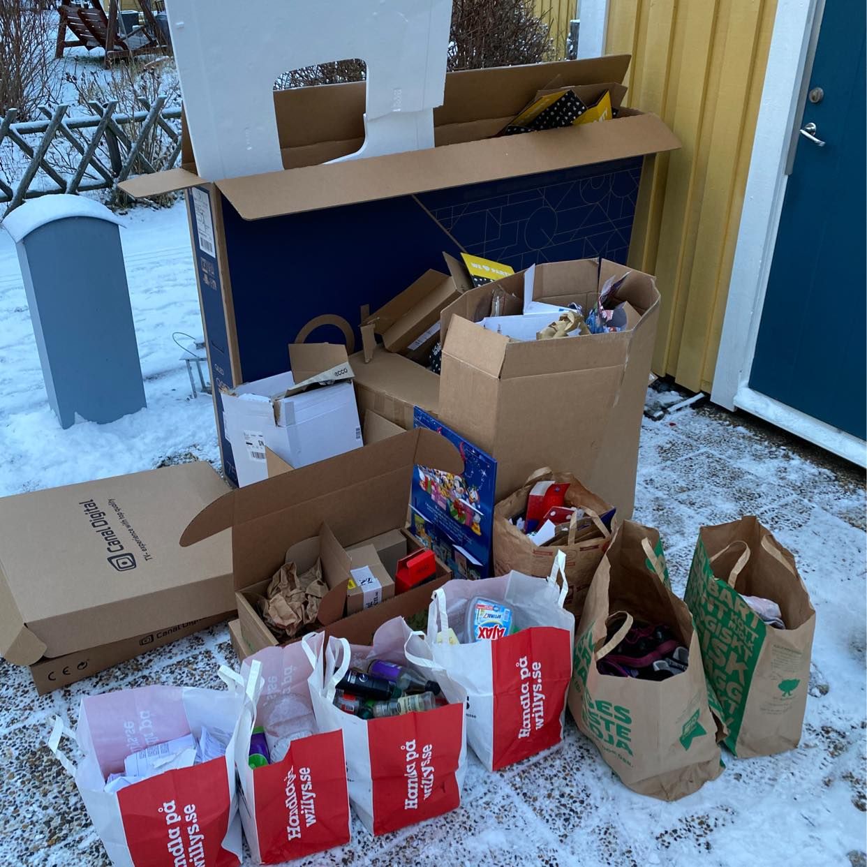 image of Skänka & återvinning - Bro