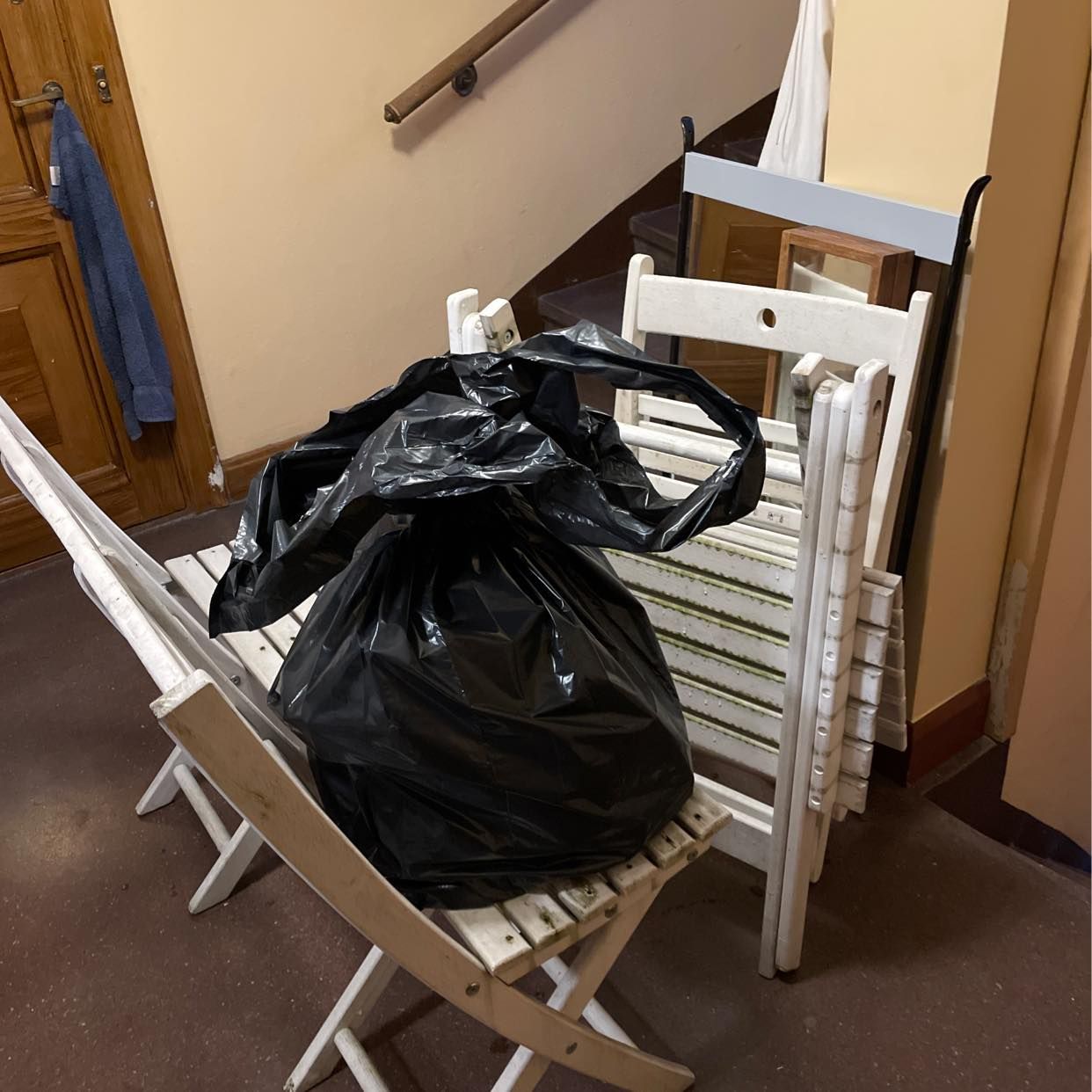 image of Pick up garbage - Stockholm