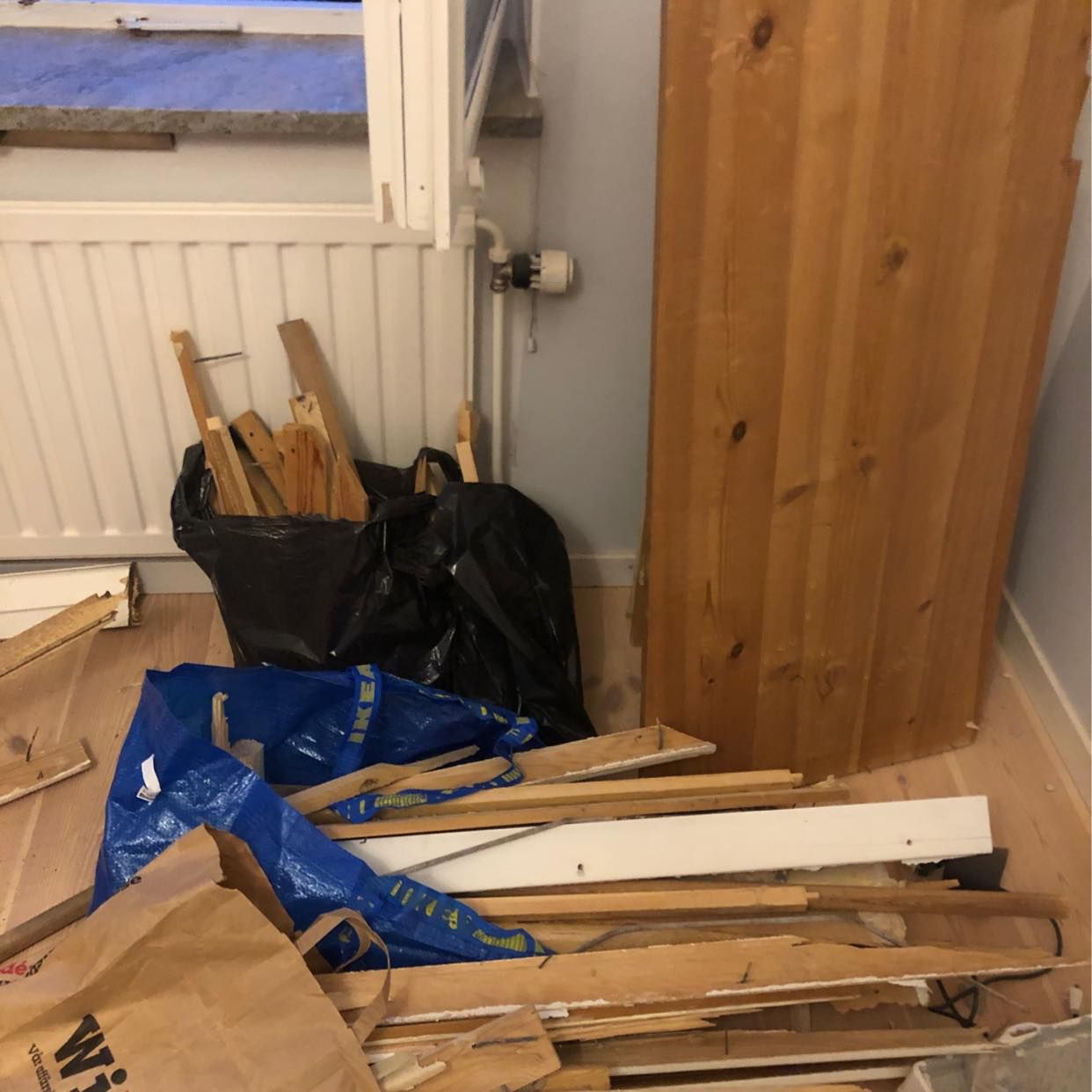 image of Trä, plywood, murbruk - Uppsala