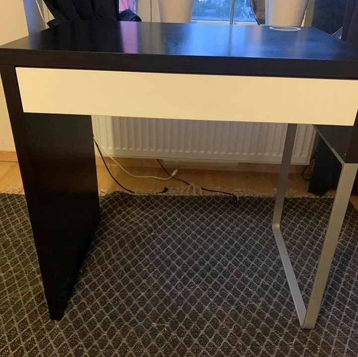 image of Ett litet skrivbord. - 