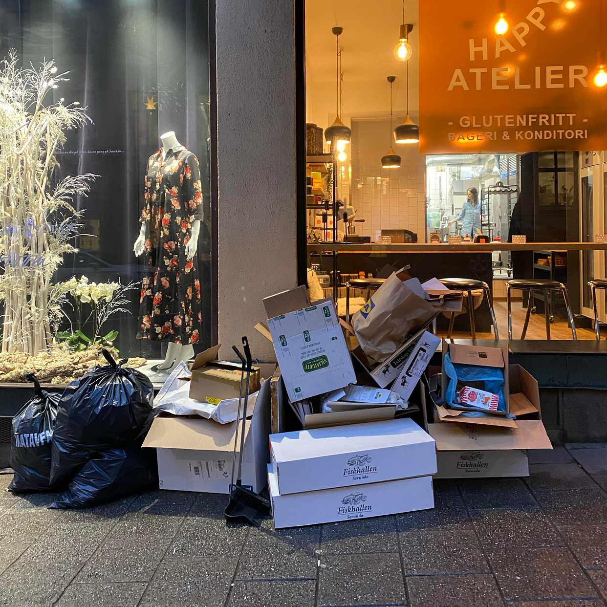 image of Kartonger och skräp - Stockholm