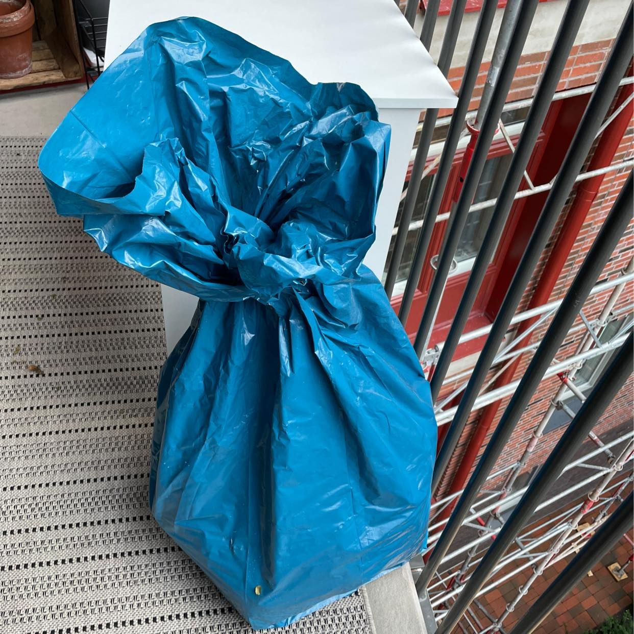 image of A desk and some waste - Sundbyberg