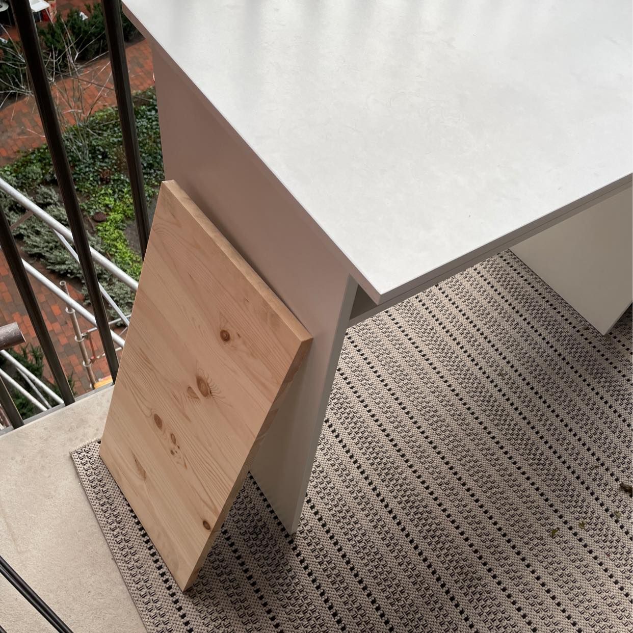 image of A desk and some waste - Sundbyberg