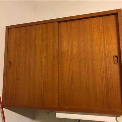 image of 1 small cupboard/ cabinet - 