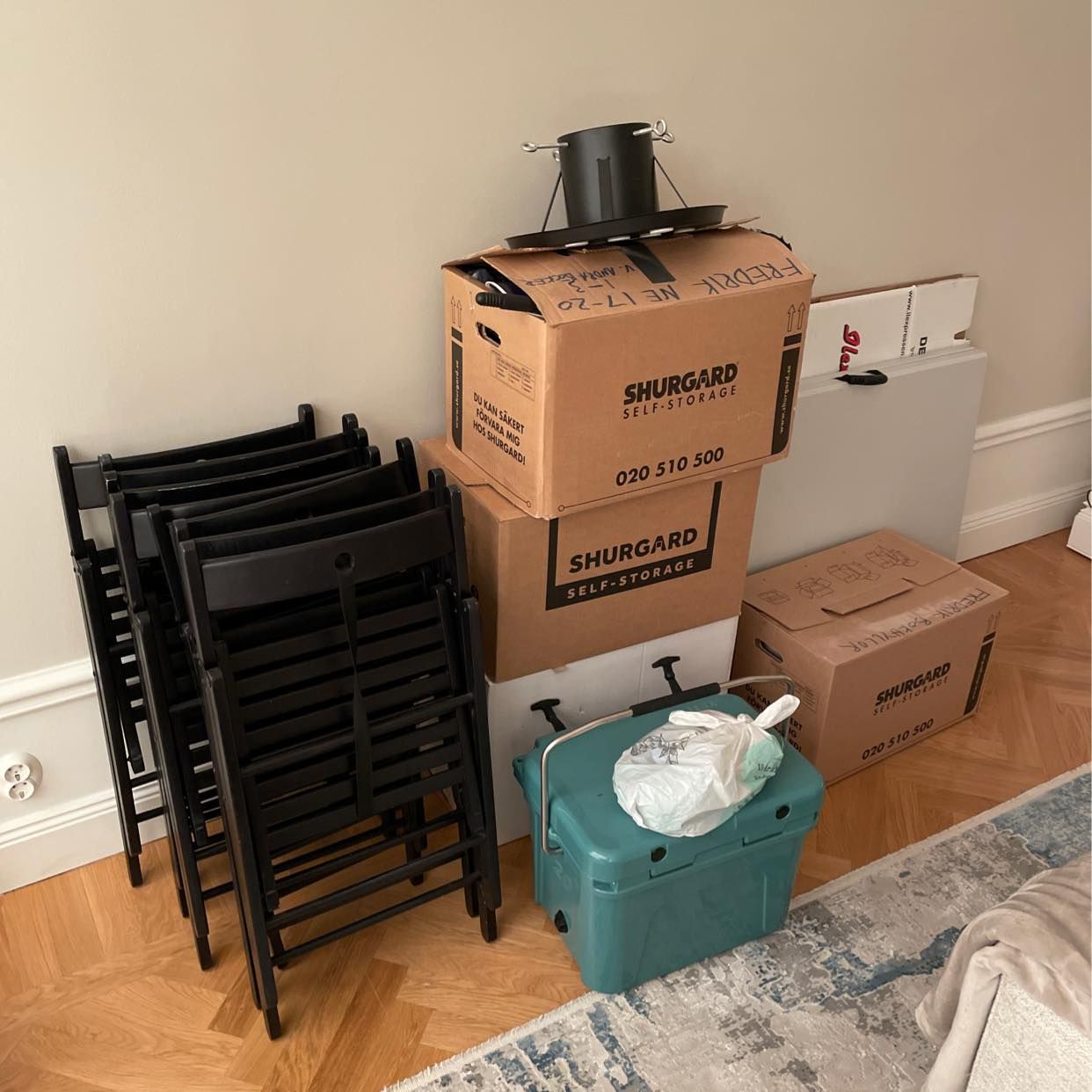 image of Throw away + help carry - Stockholm City