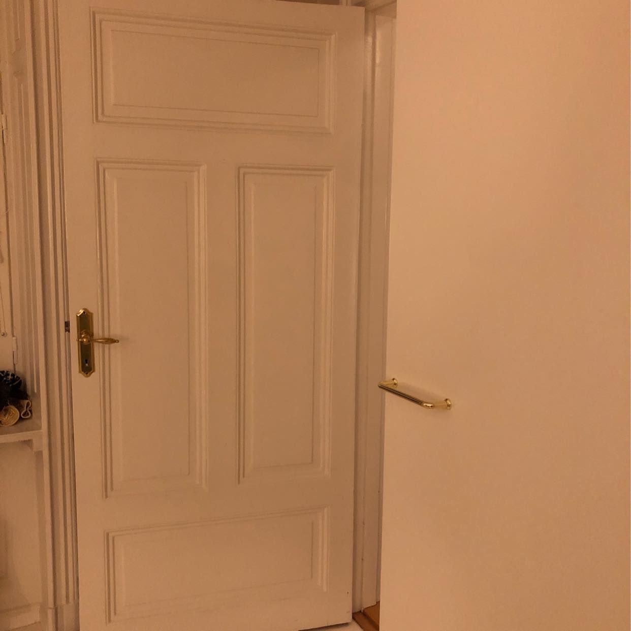 image of Bära en dörr - 