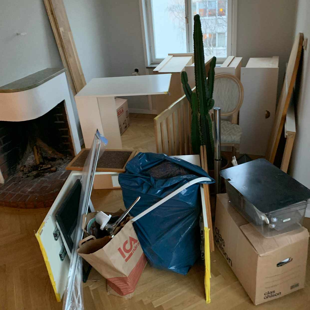 image of Slänga möbler/skräp - Stockholm