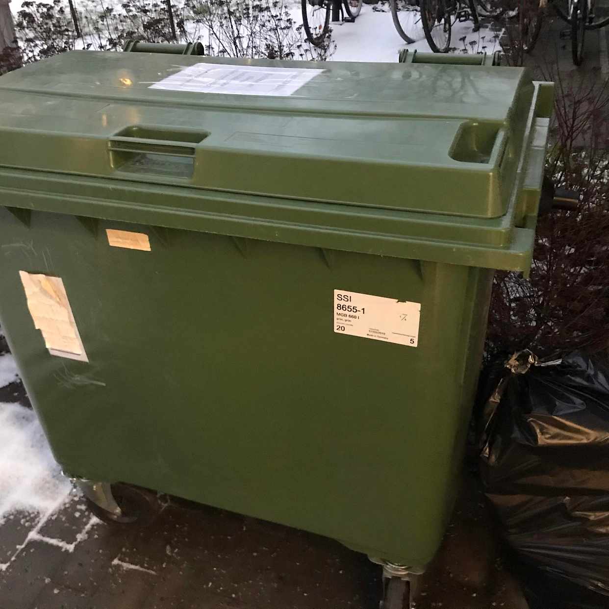 image of Kartonger och sopsäckar - Hägersten