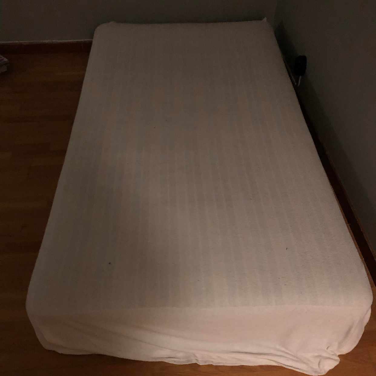 image of Kör säng +bord till tipp - Hägersten
