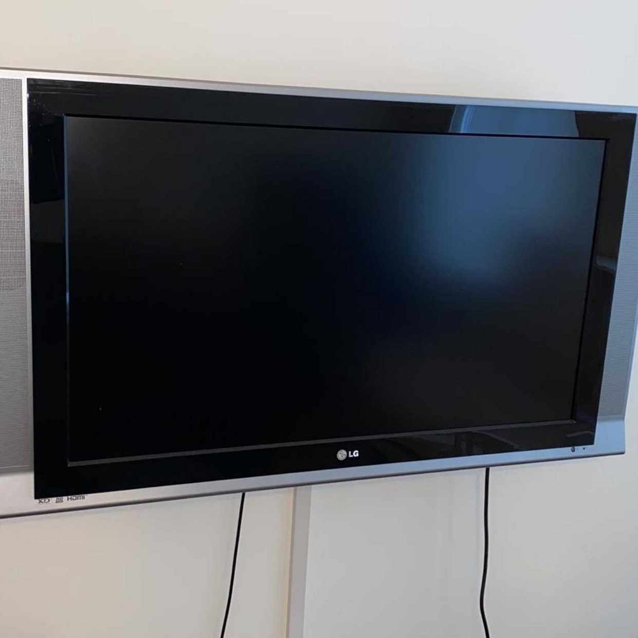 image of 2 tv och barnsäng - Stockholm