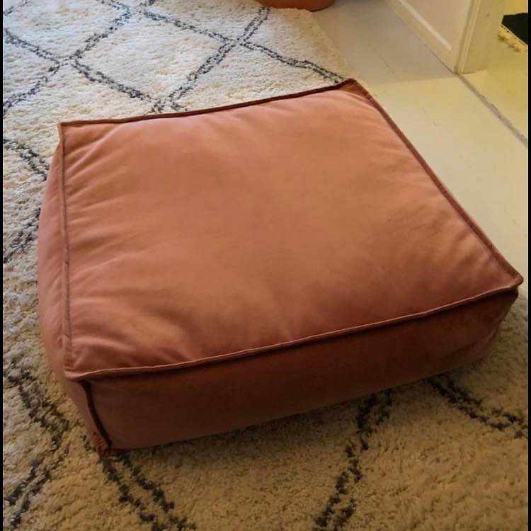 image of Moving a big cushion - 