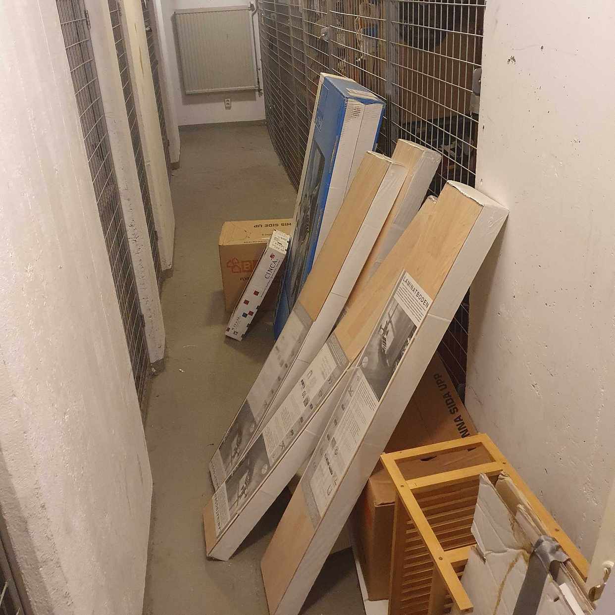 image of Skräp. Lite värdesaker - Älta