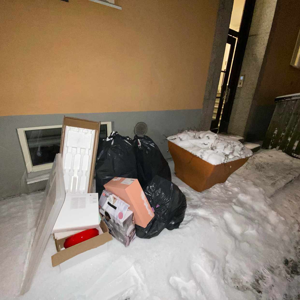 image of Cardboard, plastic, metal - Stockholm City