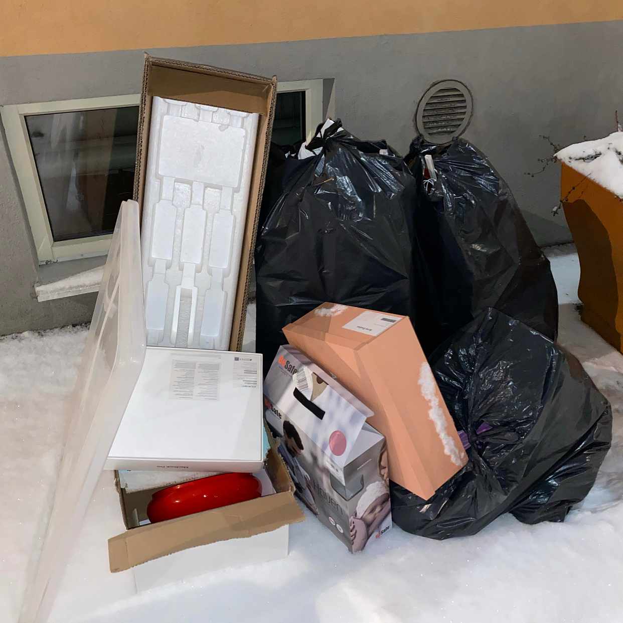 image of Cardboard, plastic, metal - Stockholm City