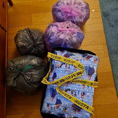 image of Kläder och paket  - 