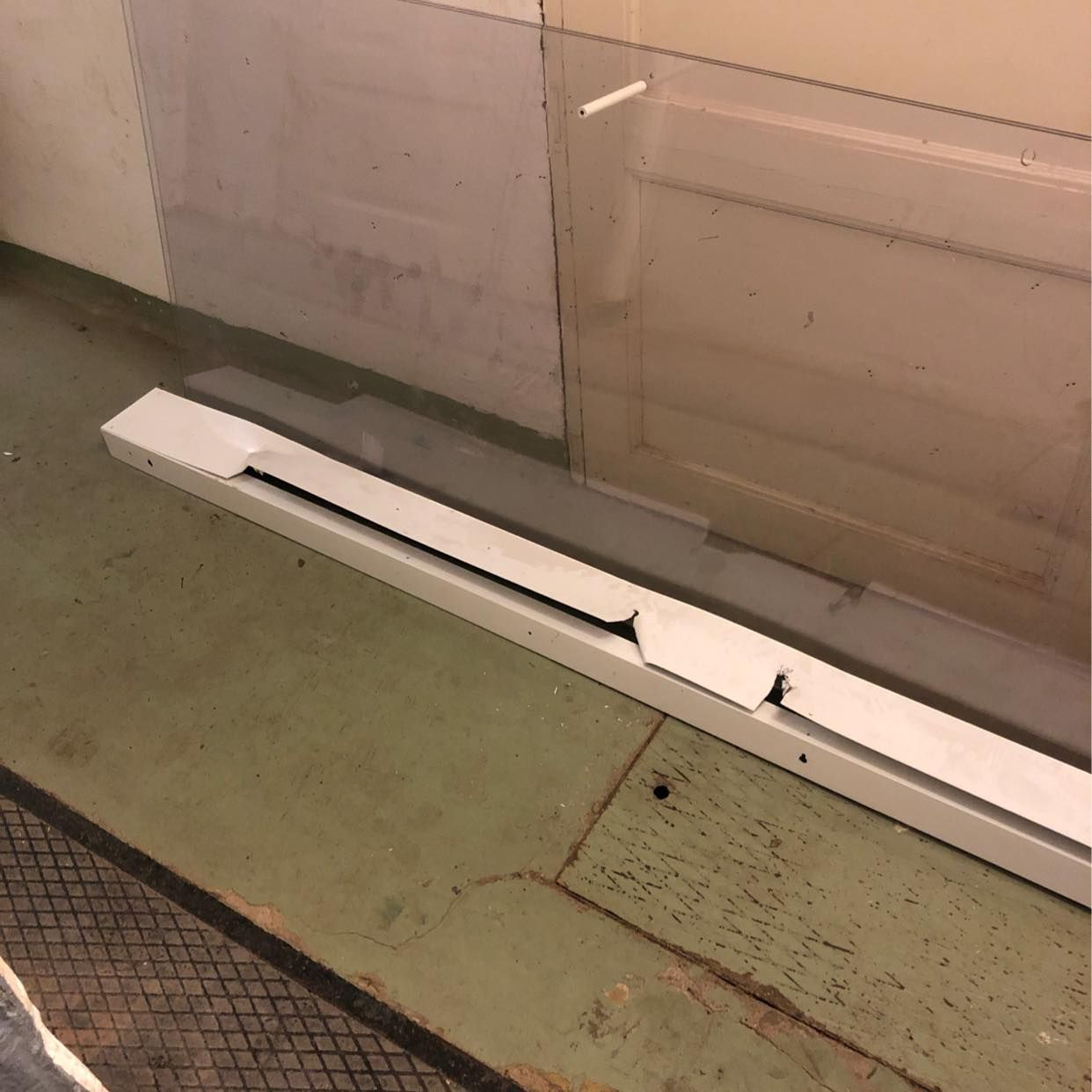 image of Plexiglas 3m långt - Malmö