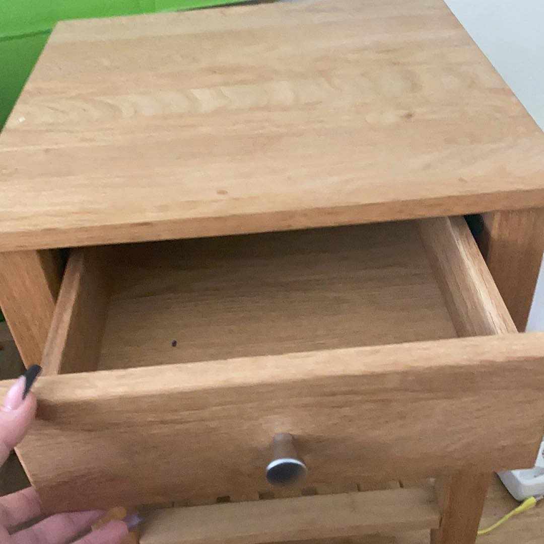 image of Hämta/lämna två sängbord - 