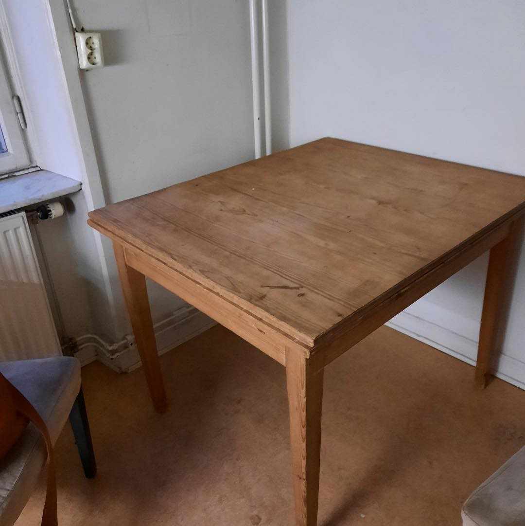 image of Flytt av bord och stol - 