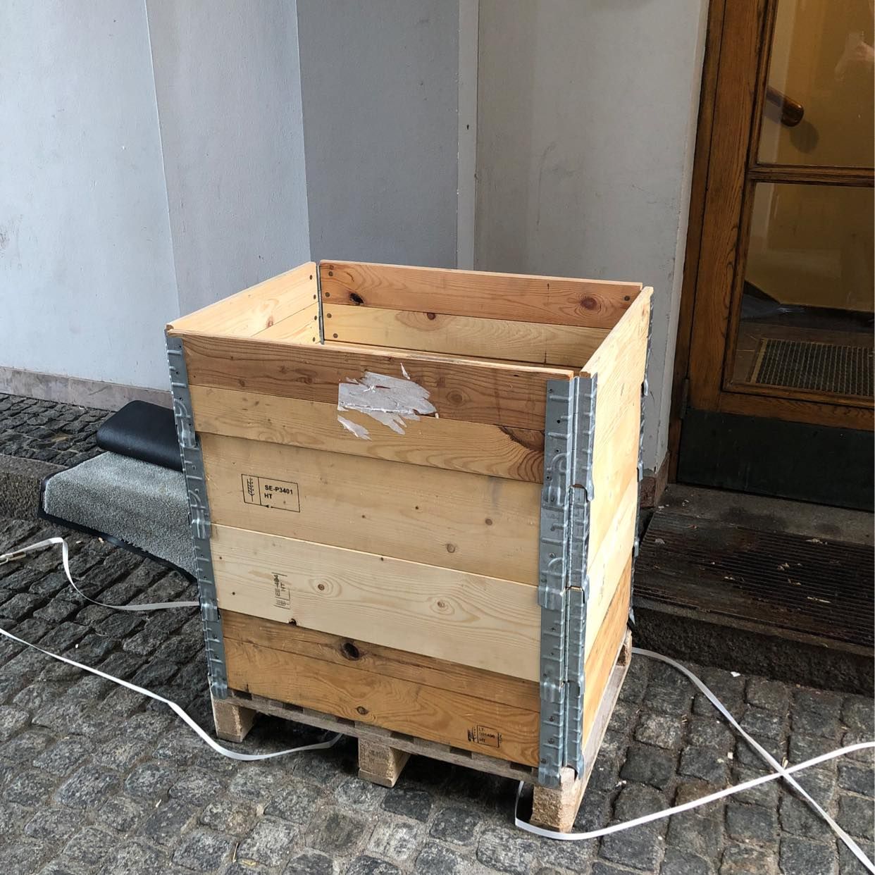 image of Lastpall med träramar - Malmö