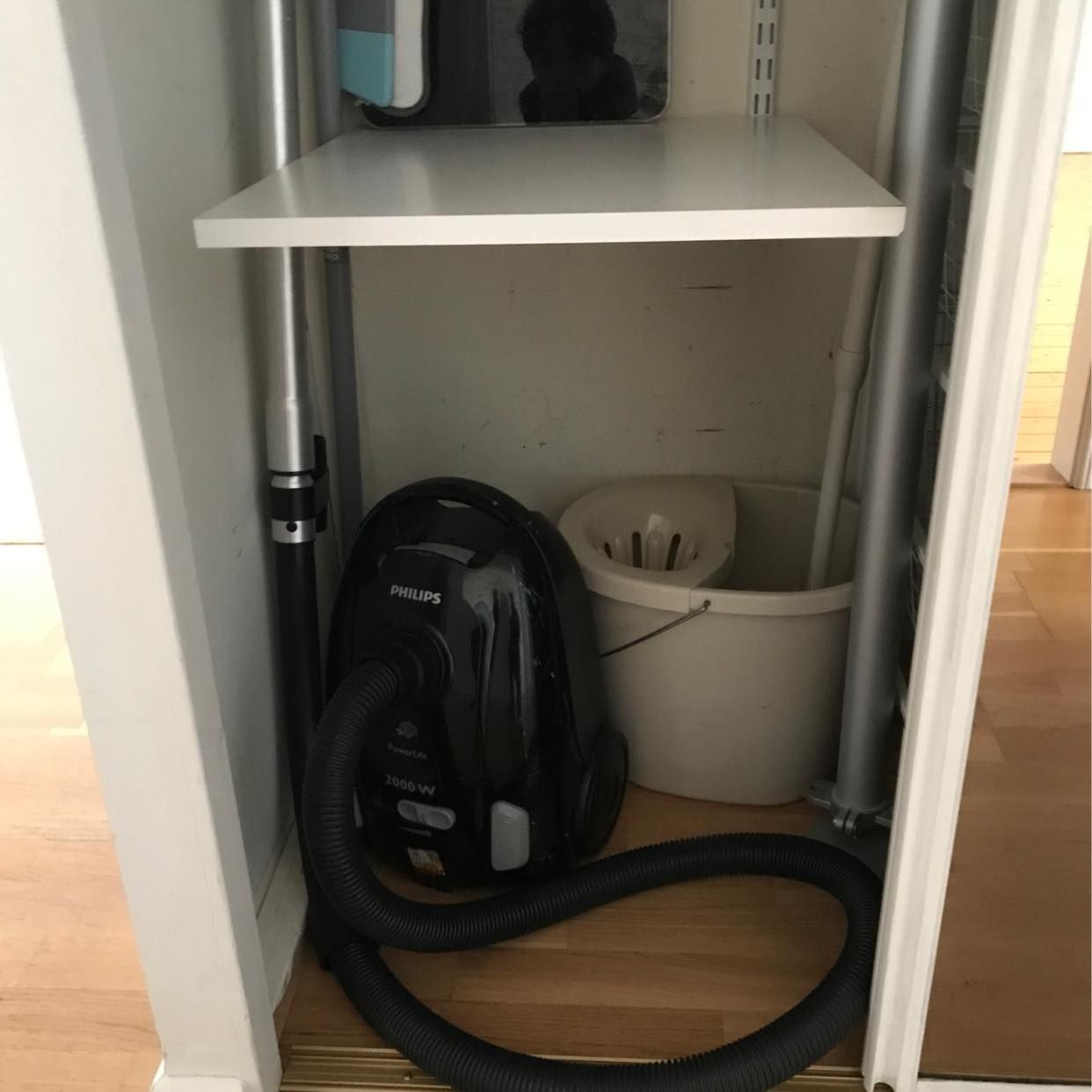 image of Dammsugare och skurborste - Hägersten