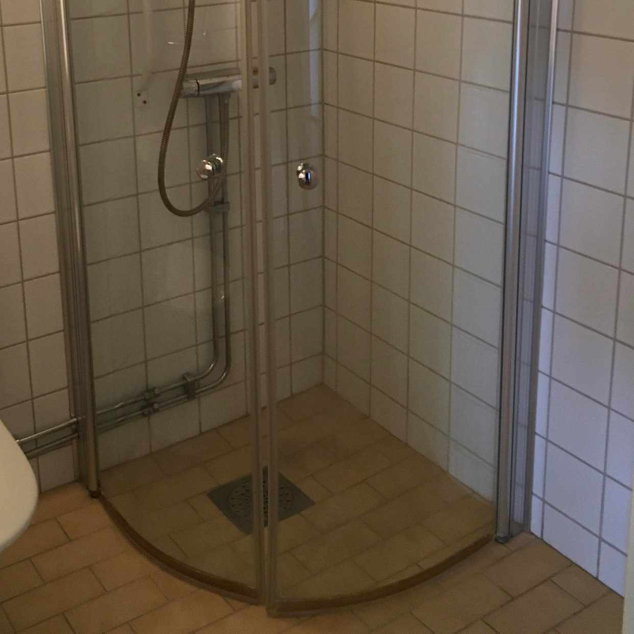 image of Duschdörrar bortskänkes - Täby
