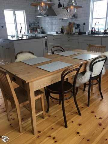 image of Vackert gammalt köksbord, - 